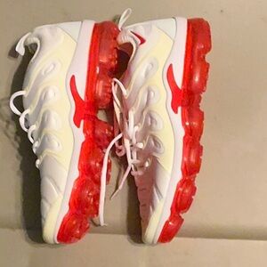 Women’s Nike Vapor max size 12